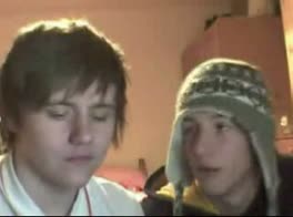 2 guys wank together